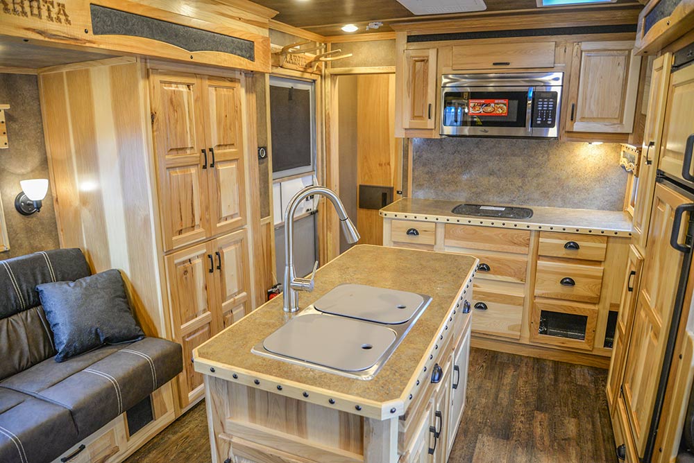 America's 1 Horse Trailer Lakota Trailers