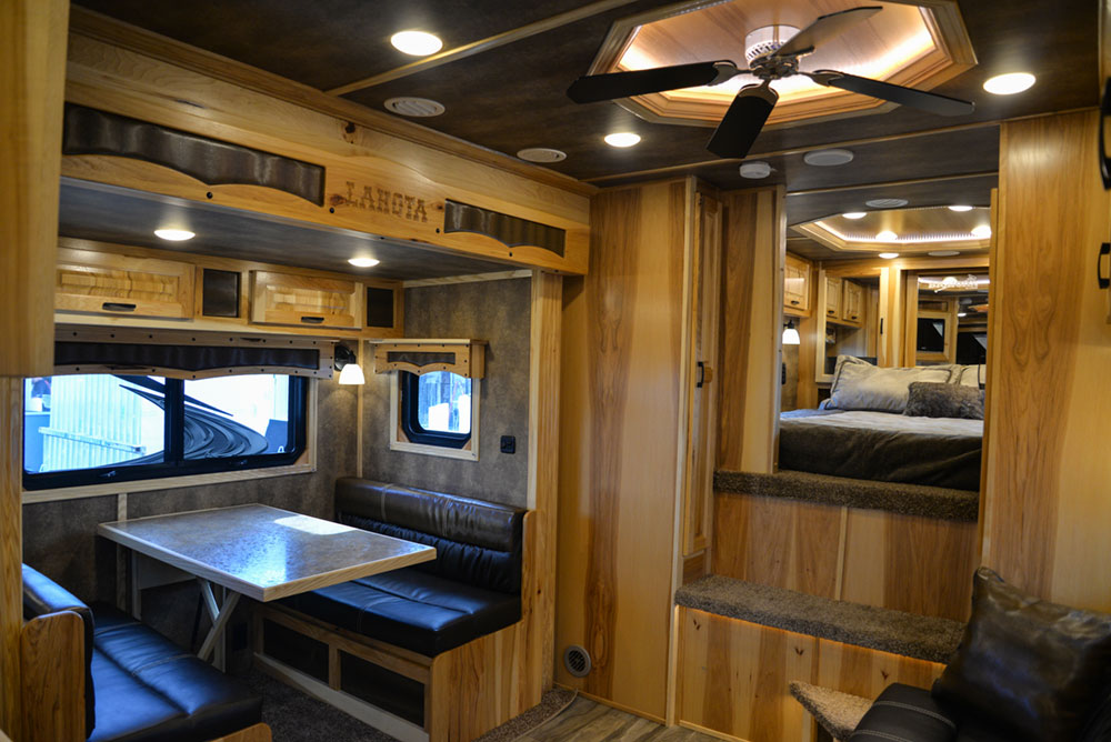 America's 1 Sold Living Quarters Horse Trailer Lakota Horse Trailers