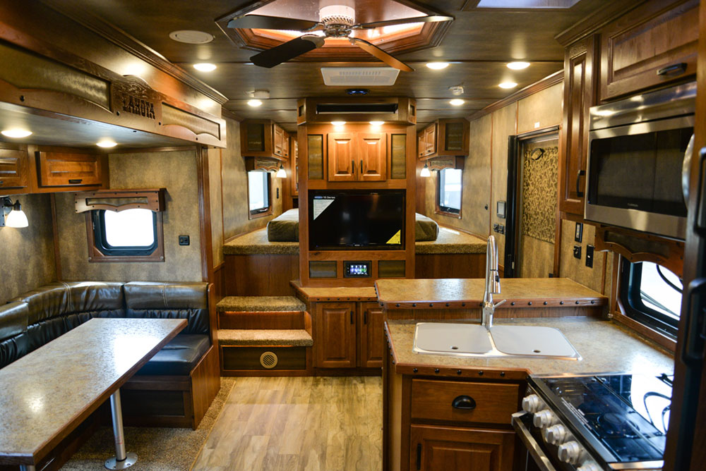 America's 1 Sold Living Quarters Horse Trailer Lakota Horse Trailers