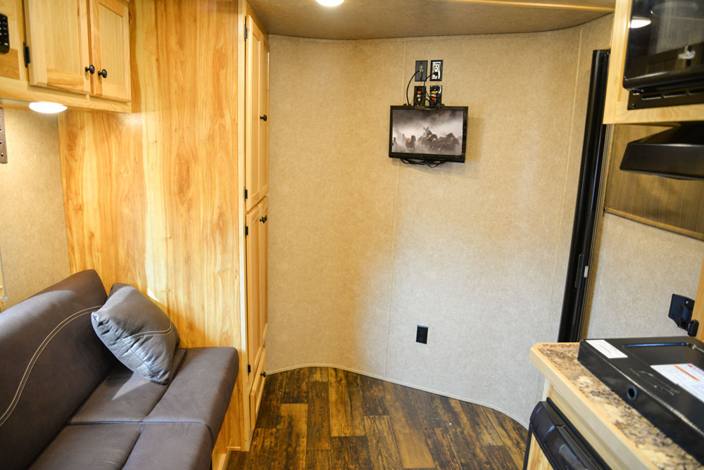 Home Charger Bumper Pull Horse Trailer Lakota Horse Trailers