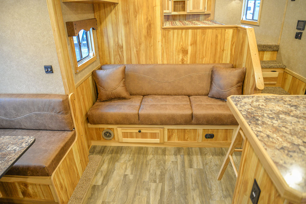 America's 1 Sold Living Quarters Horse Trailer Lakota Horse Trailers