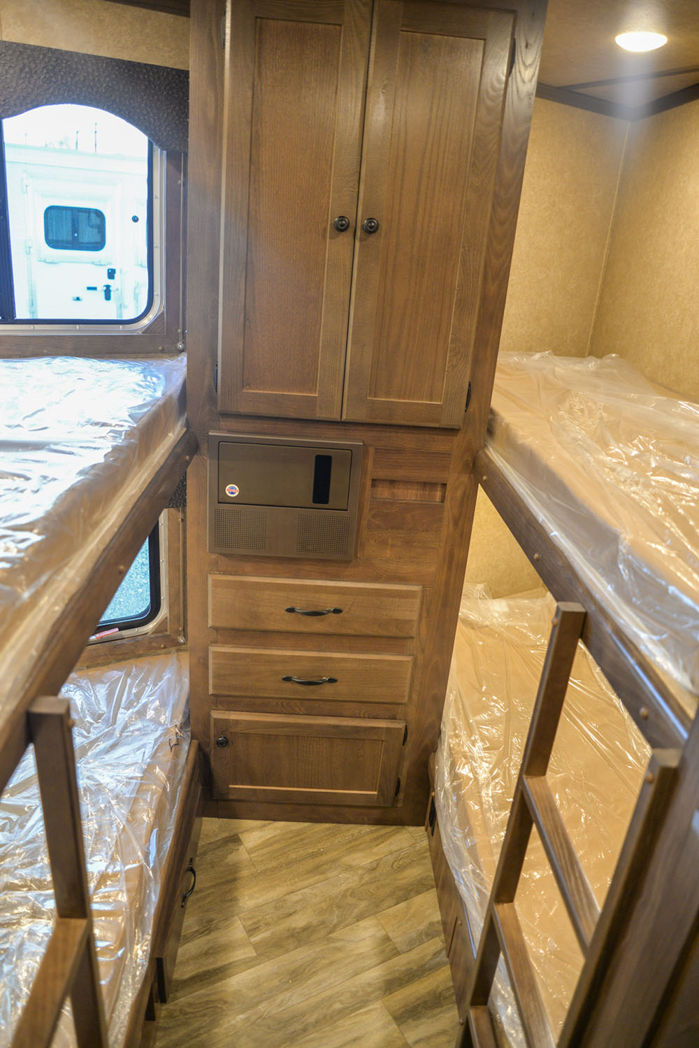 America's 1 Sold Living Quarters Horse Trailer Lakota Horse Trailers