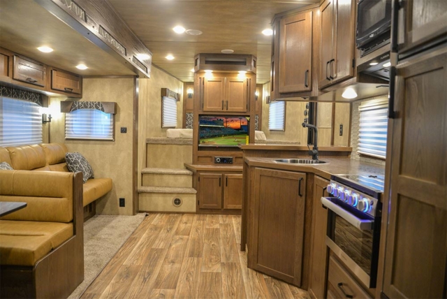 Living Quarters in IN8X18CE Infinity Edition Horse Trailer | Lakota Trailers