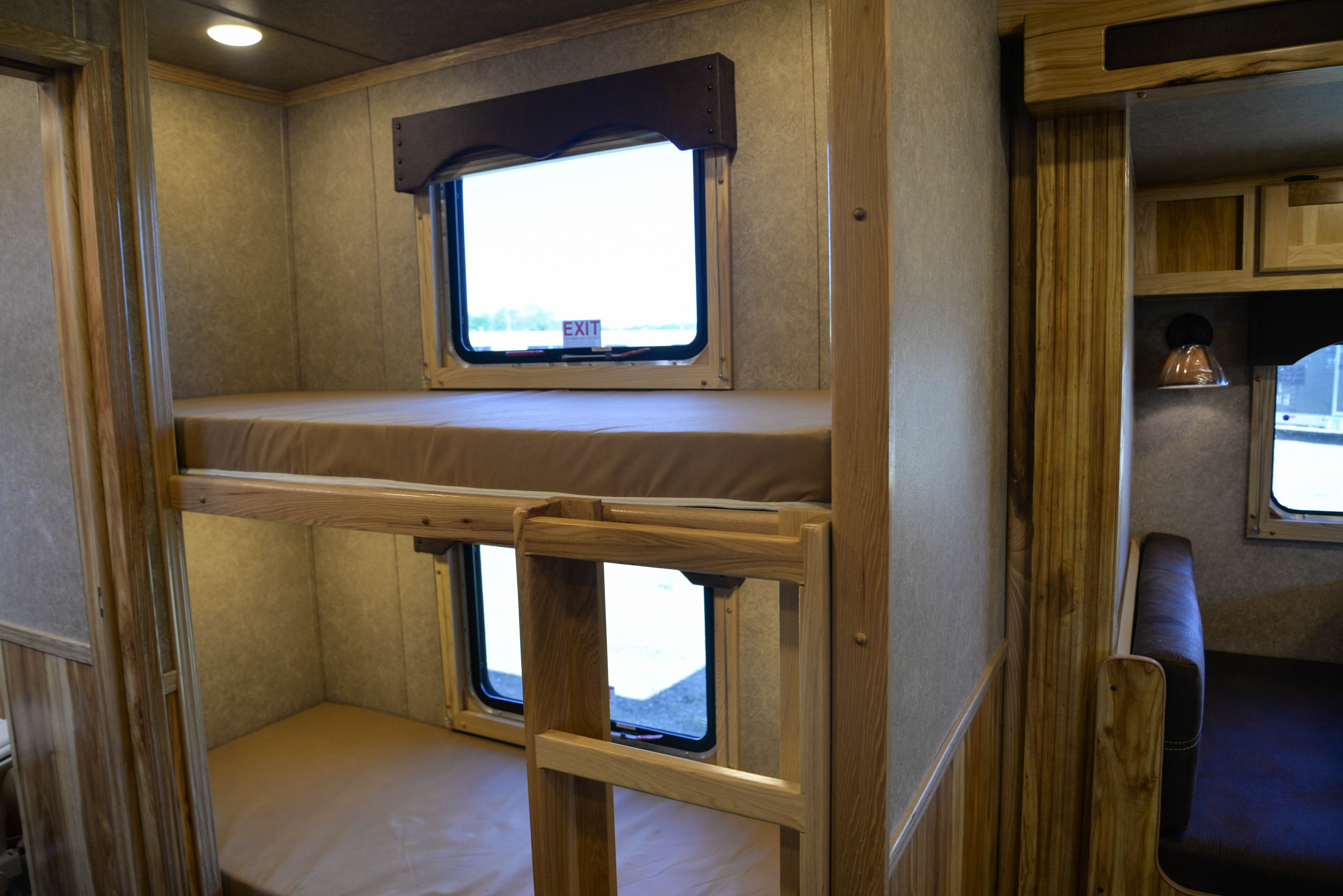 America's 1 Sold Living Quarters Horse Trailer Lakota Horse Trailers